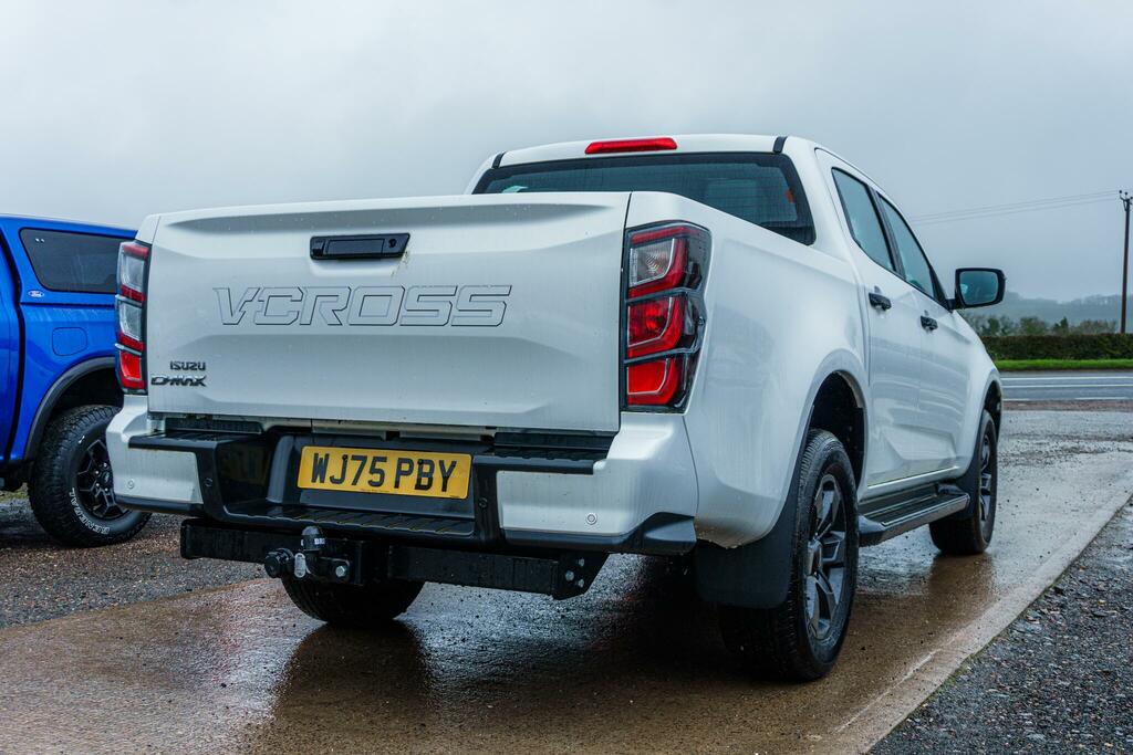 Isuzu D-Max 1.9 Td V-cross Pickup Double Cab 4 WJ75PBY White #4