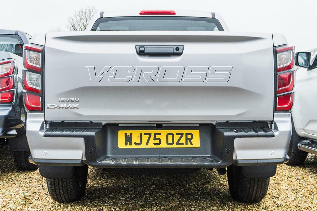 Isuzu D-Max 1.9 Td V-cross Pickup Double Cab 4 Silver #4
