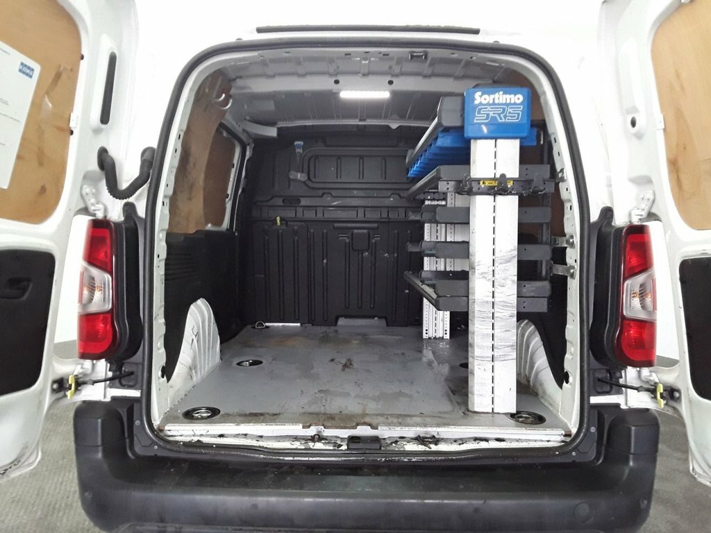Vauxhall Combo 1.5L Edition VK71HGY White #4
