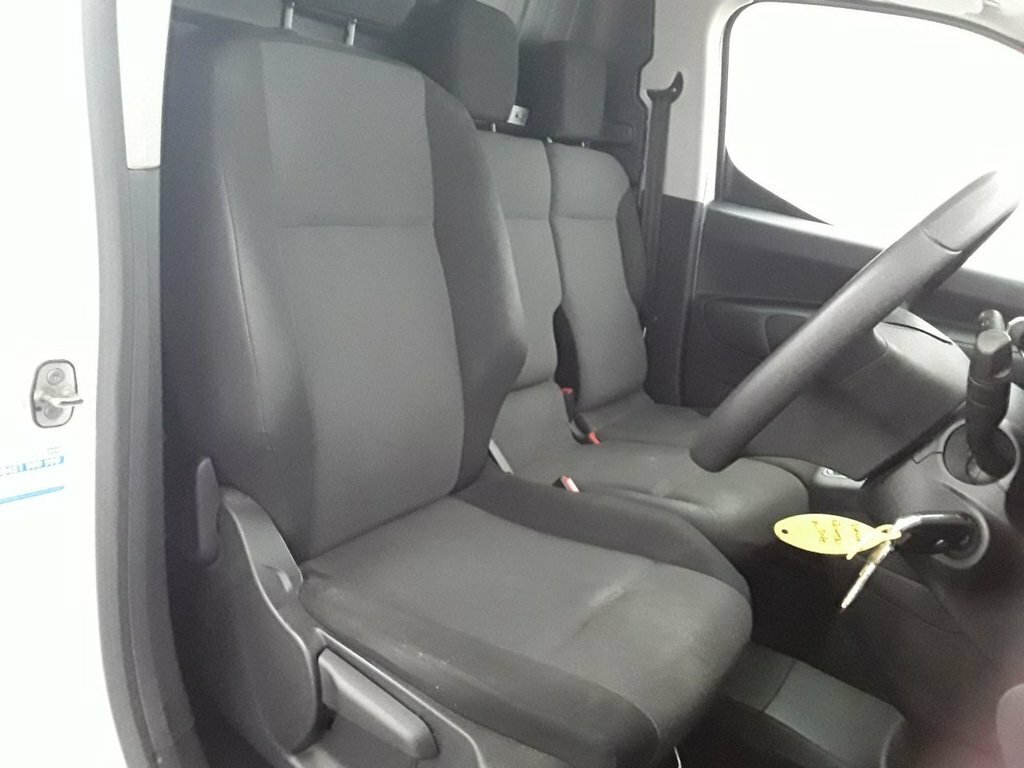 Vauxhall Combo 1.5L Edition VK71HGY White #6