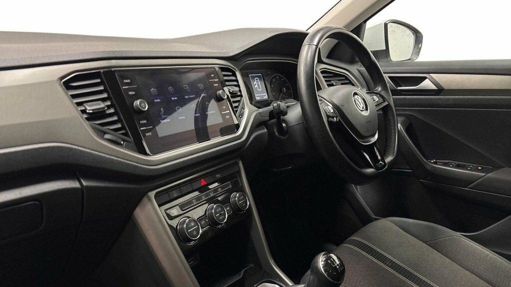 Volkswagen T-Roc 1L Se GF70FKM White #3