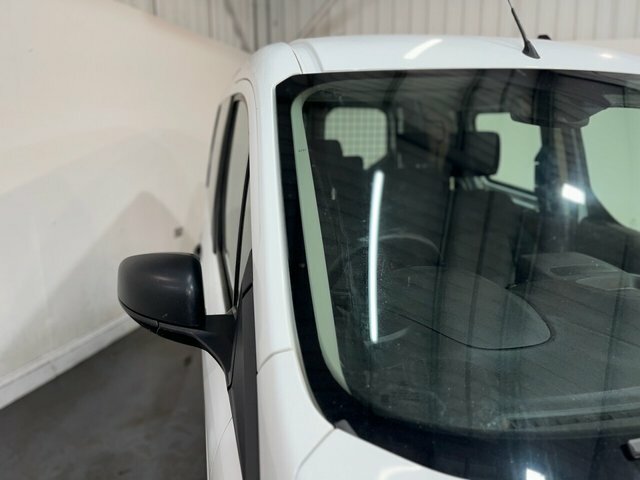 Ford Transit Connect 1.5 220 Ecoblue Trend Crew Van Double Cab 6Dr Dies BG70NXY White #6