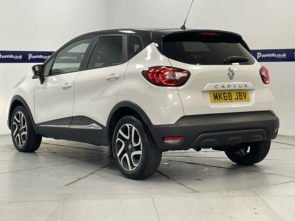 Renault Captur 0.9L Iconic MK68JBV White #3