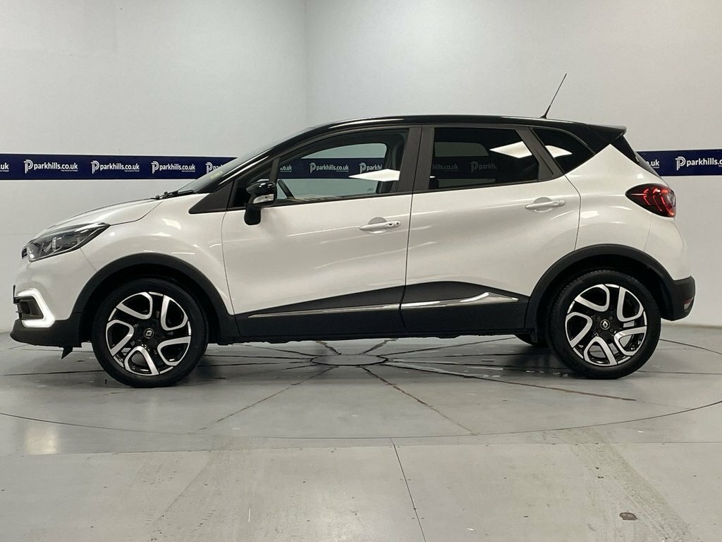 Renault Captur 0.9L Iconic MK68JBV White #2
