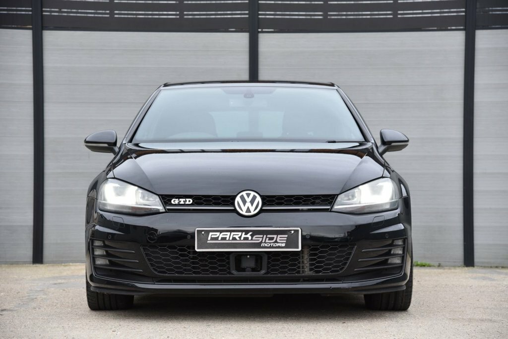 Volkswagen Golf 2L Gtd NJ64HHW Black #4