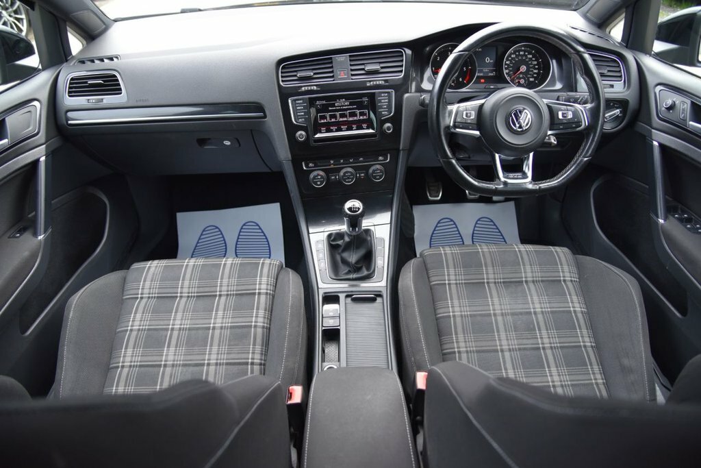 Volkswagen Golf 2L Gtd NJ64HHW Black #2