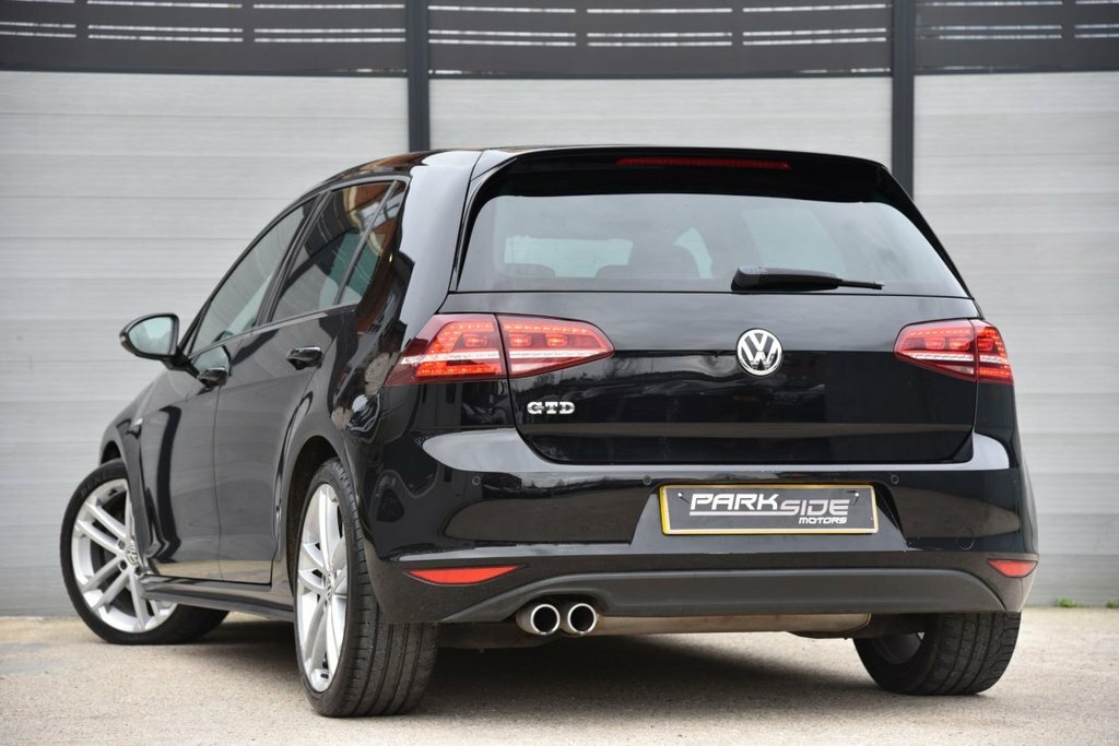 Volkswagen Golf 2L Gtd NJ64HHW Black #3