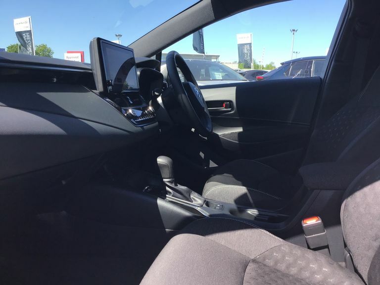 Toyota Corolla 1.8 Vvt-i Hybrid 140 Commercial White #6