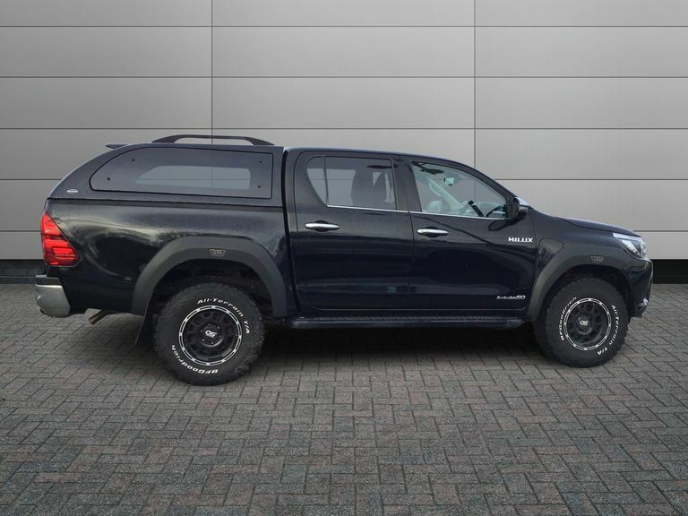 Toyota HILUX Invincible Dcab Pick Up Black #5