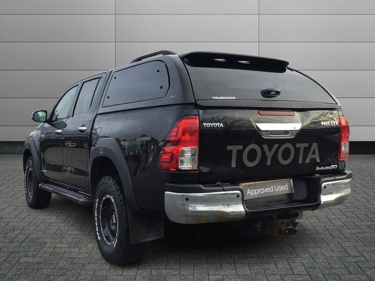 Toyota HILUX Invincible Dcab Pick Up Black #2
