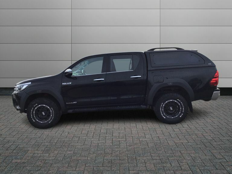 Toyota HILUX Invincible Dcab Pick Up Black #6
