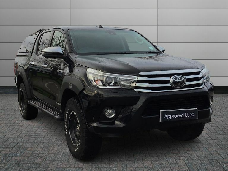 Toyota HILUX Invincible Dcab Pick Up Black