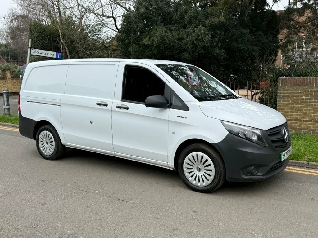 Mercedes-Benz eVito Mpv YK72EWW White #5