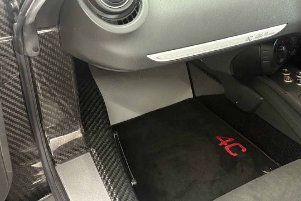 Alfa Romeo 4C Coupe 2dr Red #27