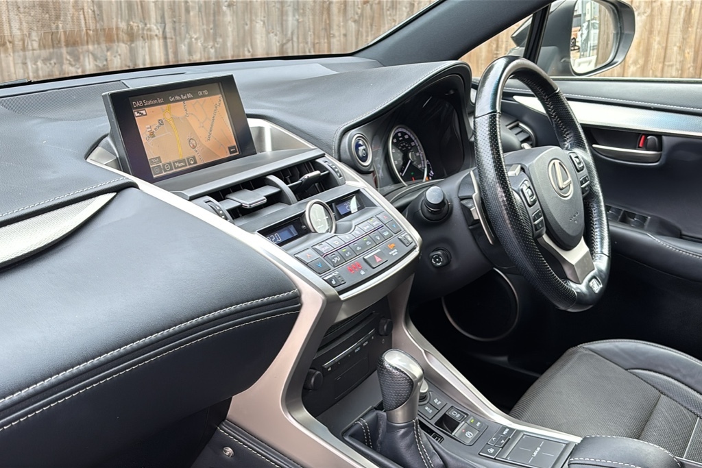 Lexus NX 300H 2.5 F-sport Cvt 195 Ps Silver #2