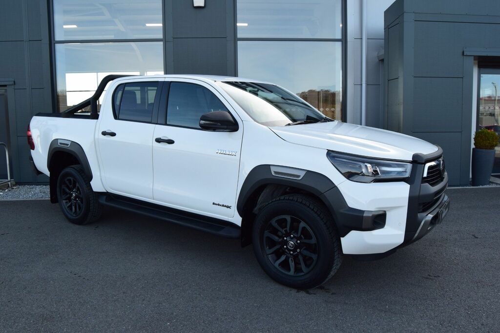 Toyota HILUX 2.8 D-4d Invincible X Pickup Double Cab E3AWT White #3
