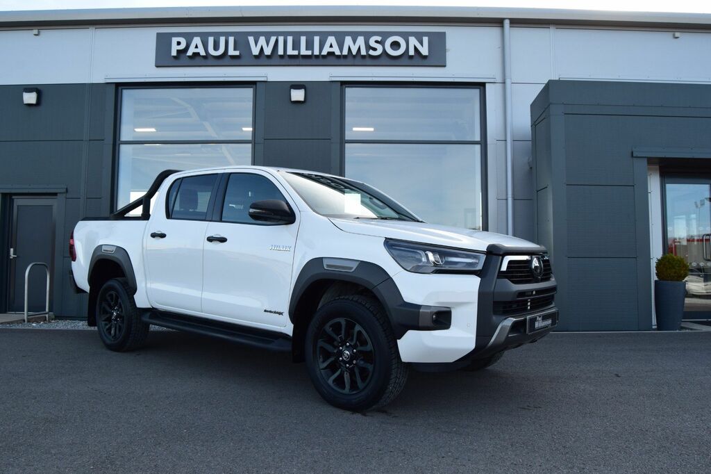 Toyota HILUX 2.8 D-4d Invincible X Pickup Double Cab White