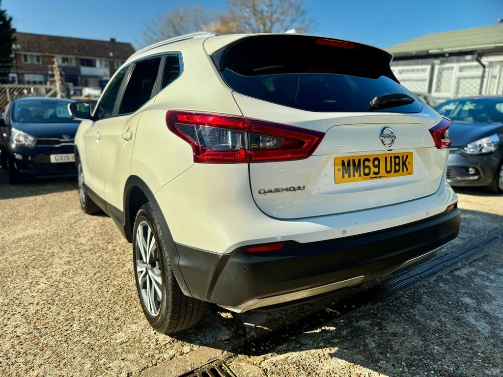 Nissan Qashqai Qashqai N-connecta Dci MM69UBK White #4