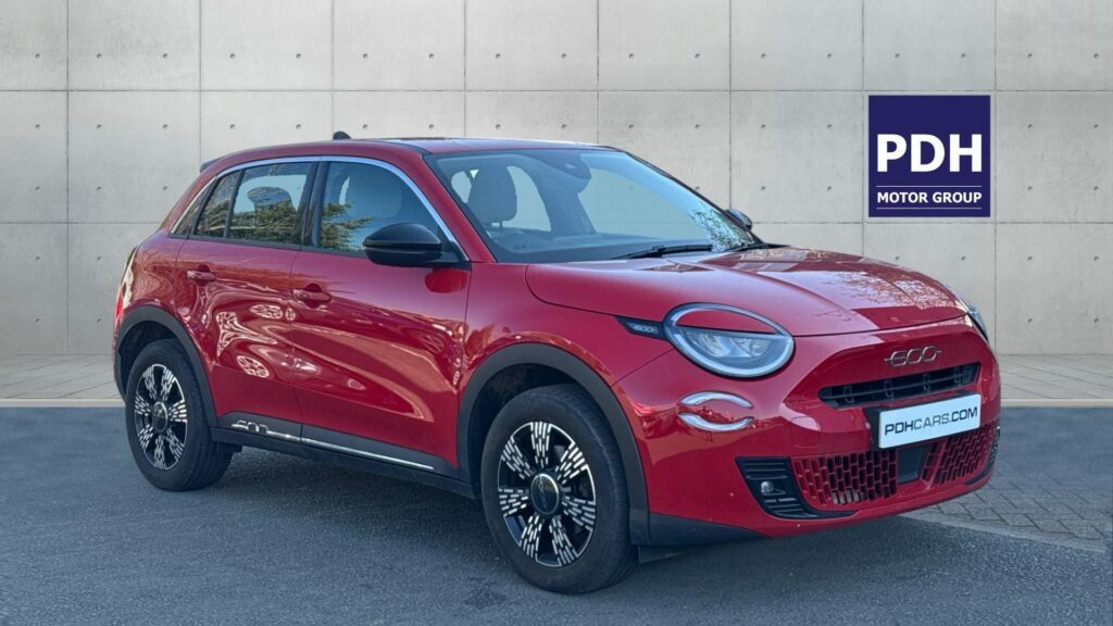 Fiat 600 1.2 Hybrid 136Bhp 48V Edct-6 Red