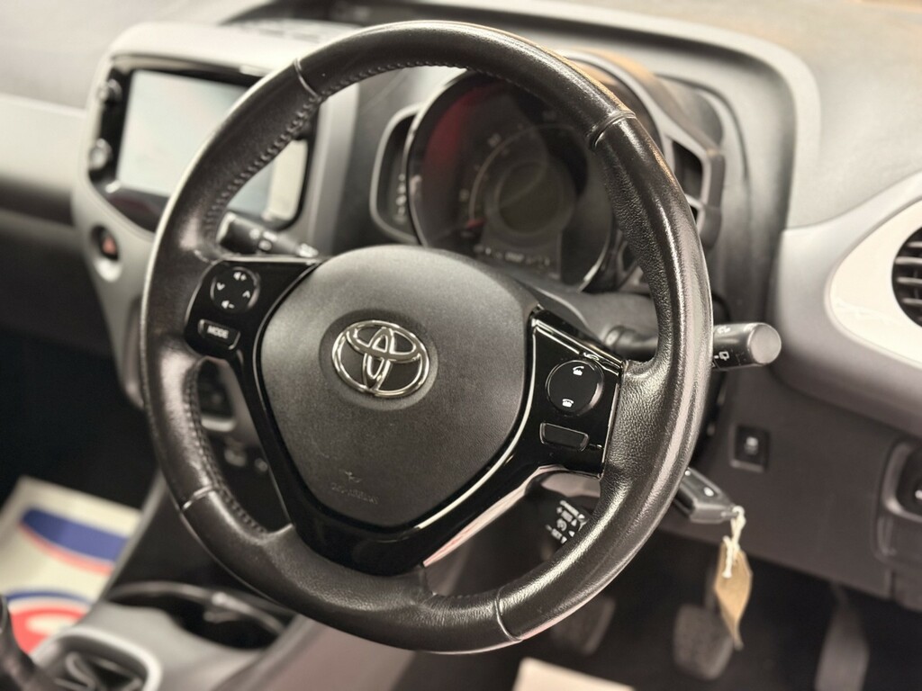 Toyota Aygo 1.0 Vvt-i X-press CU68ZPL White #6