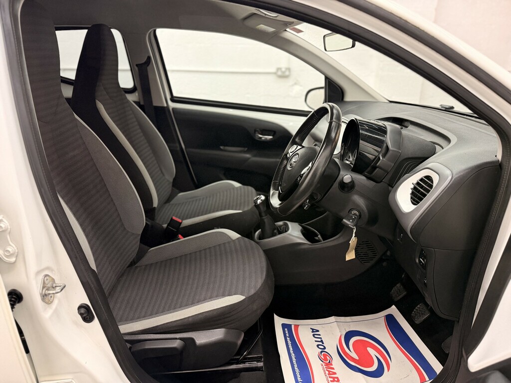 Toyota Aygo 1.0 Vvt-i X-press CU68ZPL White #4