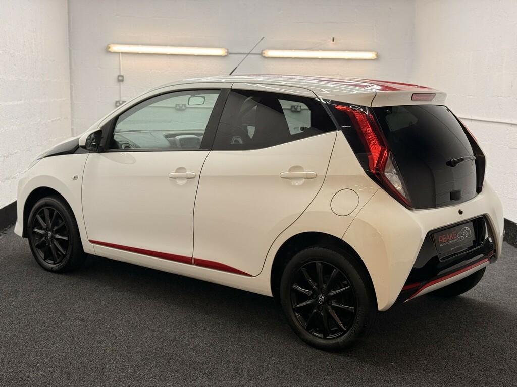 Toyota Aygo 1.0 Vvt-i X-press CU68ZPL White #2