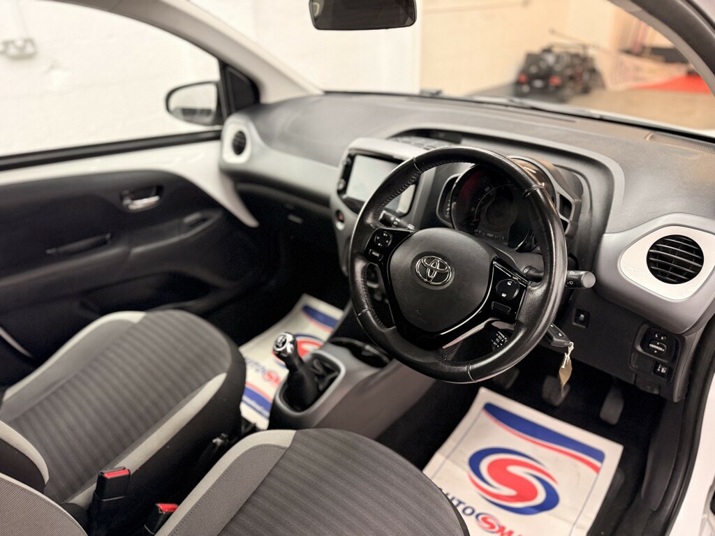 Toyota Aygo 1.0 Vvt-i X-press CU68ZPL White #5