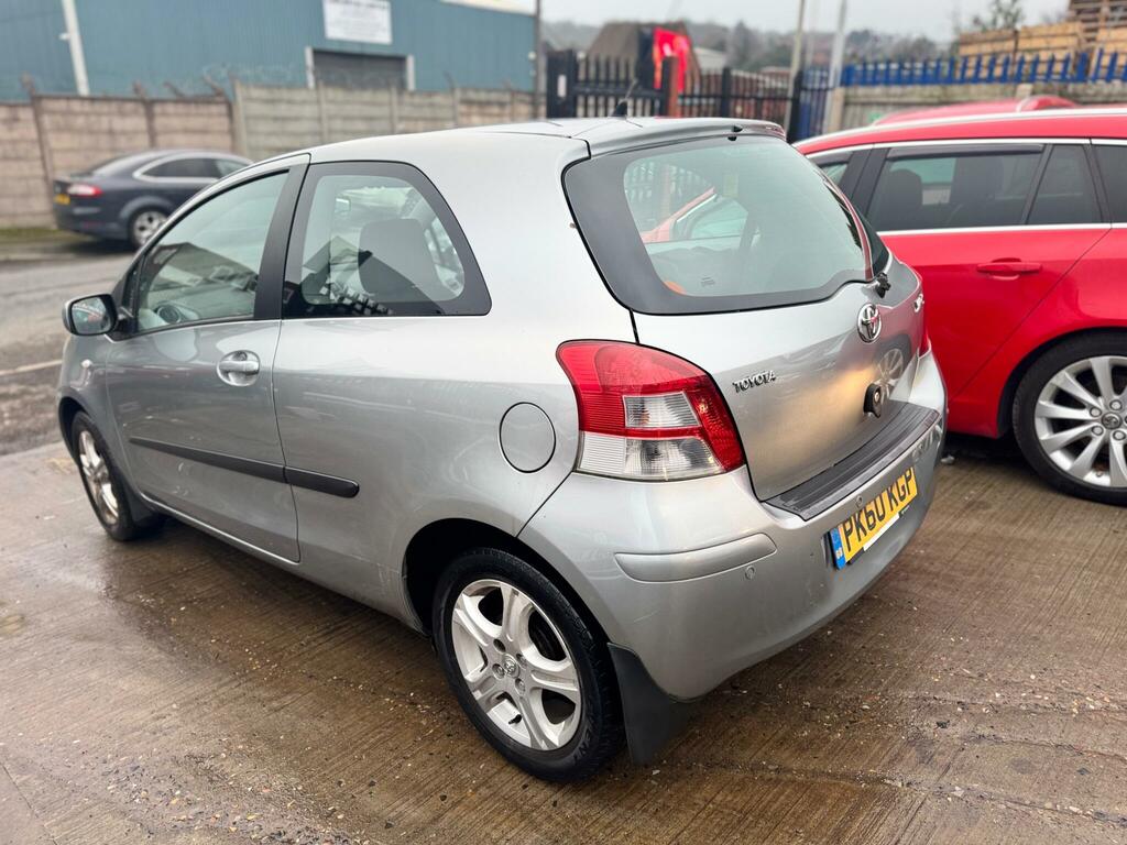 Toyota Yaris Hatchback PK60KGP #5