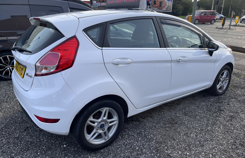 Ford Fiesta Hatchback  Black #4