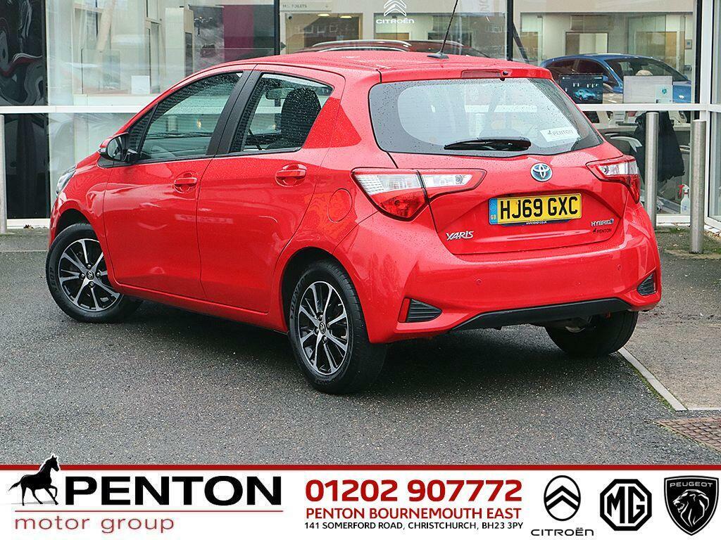 Toyota Yaris 1.5 Vvt-h Icon Tech E-cvt Euro 6 Ss HJ69GXC Red #2