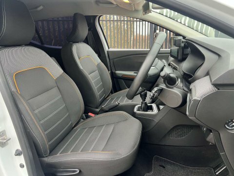 Dacia Sandero Stepway Comfort Tce EK22URF White #6