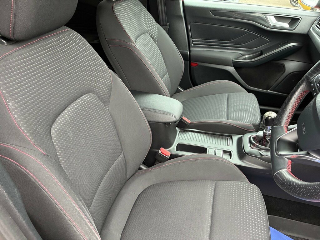 Ford Focus St-line 1.0 Ecoboost 125 6 WP68BXF Red #2