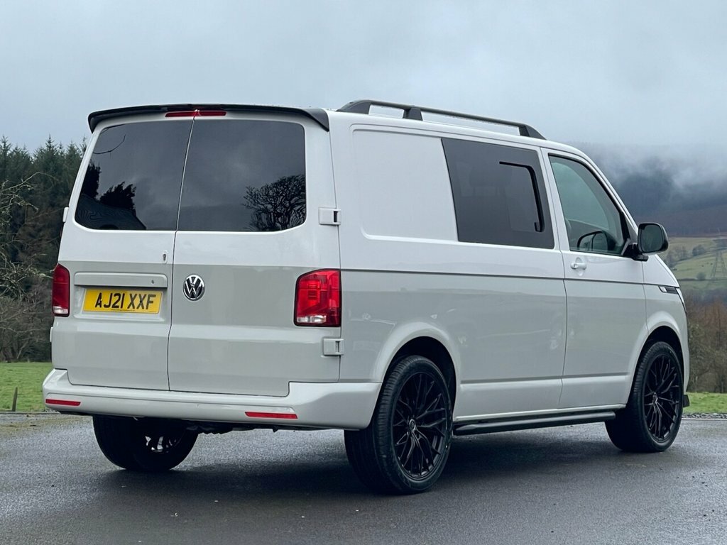 Volkswagen Transporter 2L Startline AJ21XXF White #4