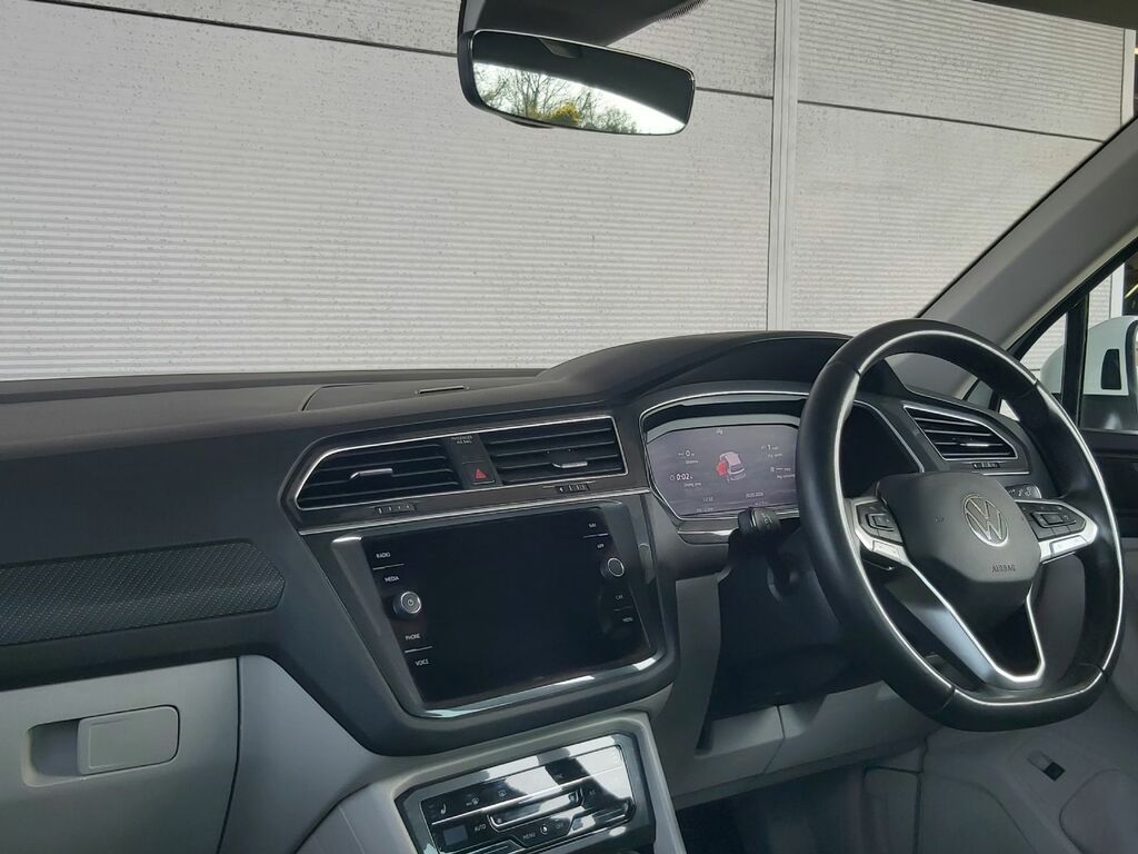 Volkswagen Tiguan 1.5 Tsi Elegance 150 Bhp Dsg LP21KLM White #6