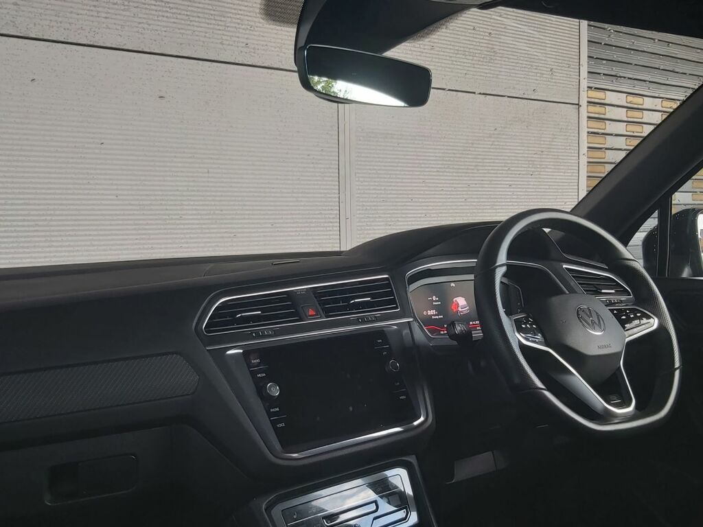 Volkswagen Tiguan Allspace 1.5 Tsi R Line 150 Bhp Dsg Black #6