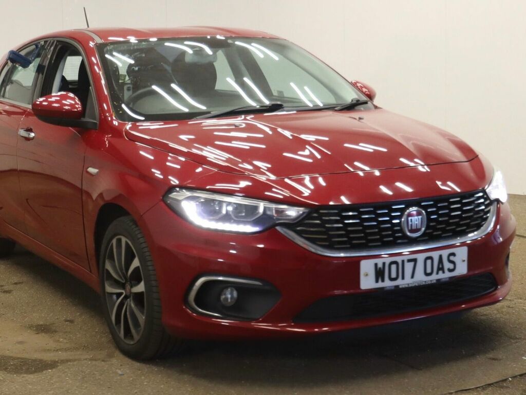 Fiat Tipo 1.6 Multijetii Lounge Hatchback Red