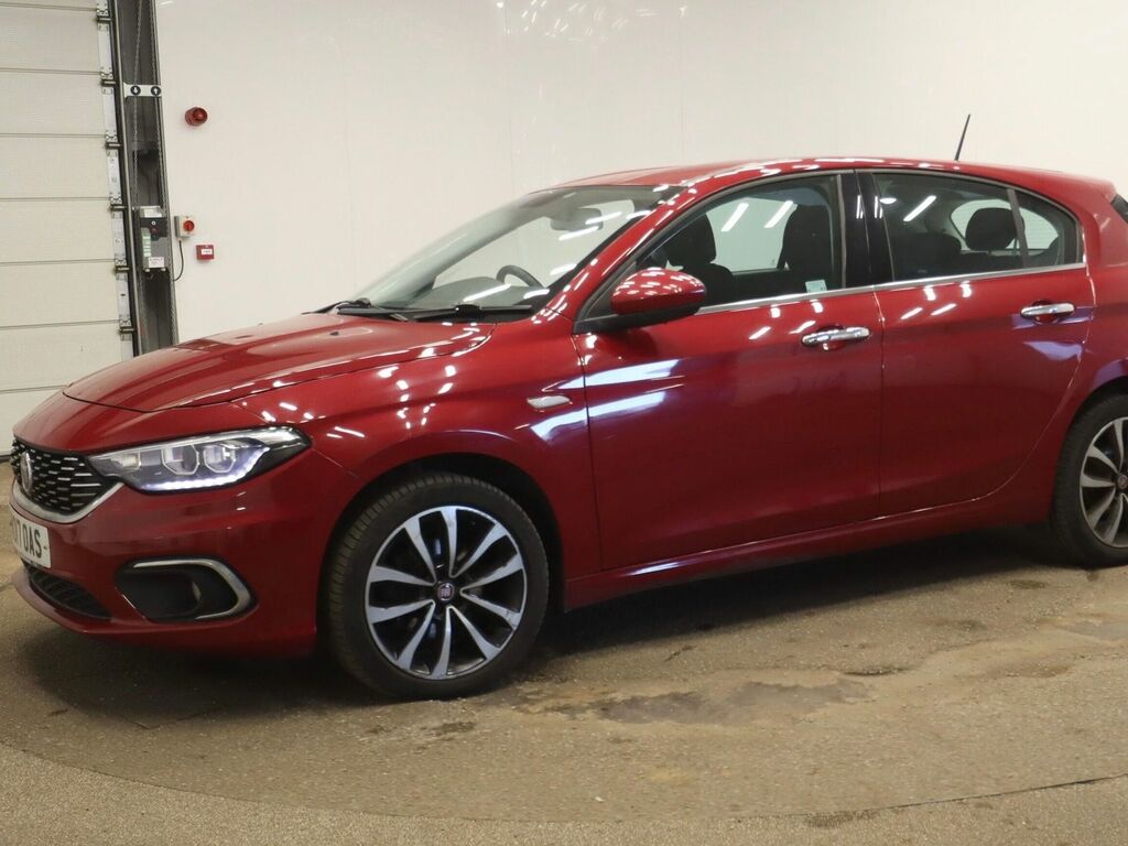 Fiat Tipo 1.6 Multijetii Lounge Hatchback Red #3