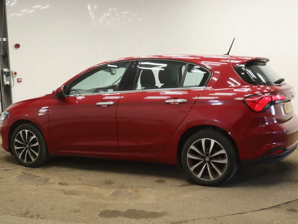Fiat Tipo 1.6 Multijetii Lounge Hatchback Red #4