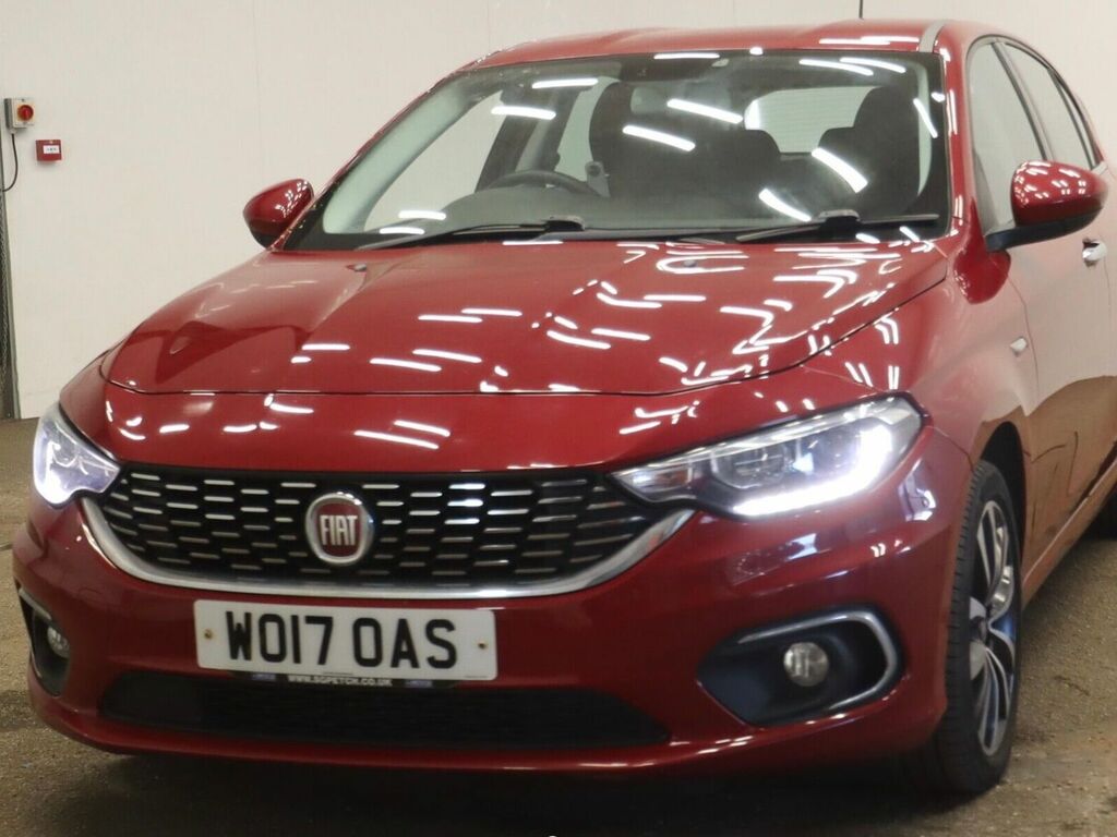 Fiat Tipo 1.6 Multijetii Lounge Hatchback Red #2