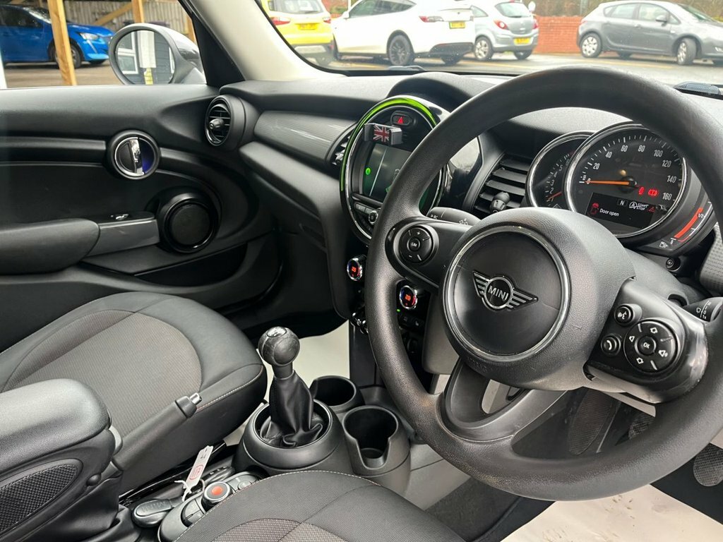 Mini Hatch 1.5L Cooper Classic YB19GEJ White #2