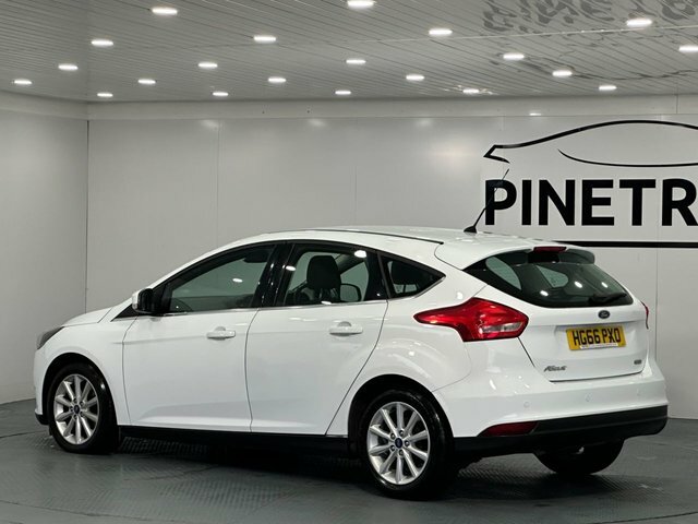 Ford Focus 1.0T Ecoboost Titanium Hatchback HG66PXO White #5
