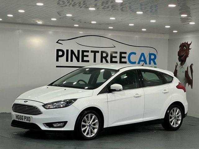 Ford Focus 1.0T Ecoboost Titanium Hatchback HG66PXO White #2