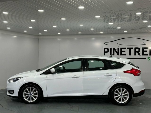 Ford Focus 1.0T Ecoboost Titanium Hatchback HG66PXO White #3
