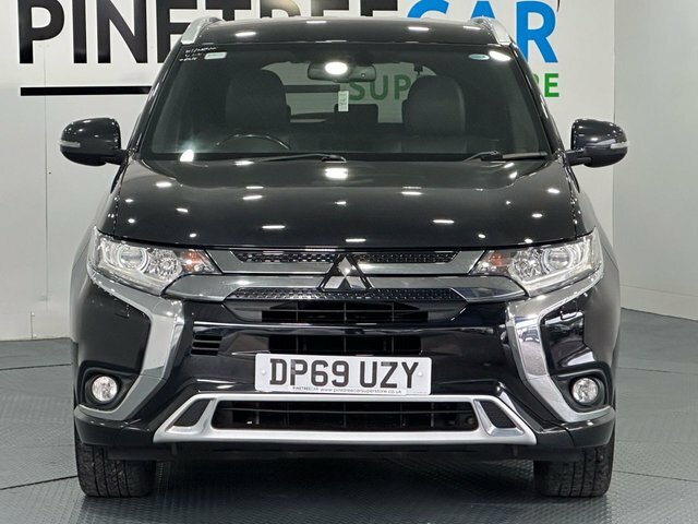 Mitsubishi Outlander 2.4H Twinmotor 13.8Kwh Dynamic Suv Plug Black