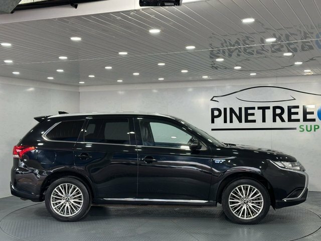 Mitsubishi Outlander 2.4H Twinmotor 13.8Kwh Dynamic Suv Plug DP69UZY Black #4