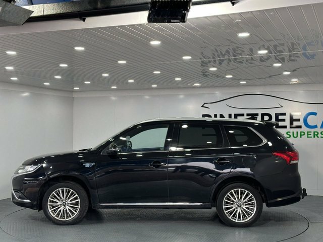 Mitsubishi Outlander 2.4H Twinmotor 13.8Kwh Dynamic Suv Plug DP69UZY Black #3