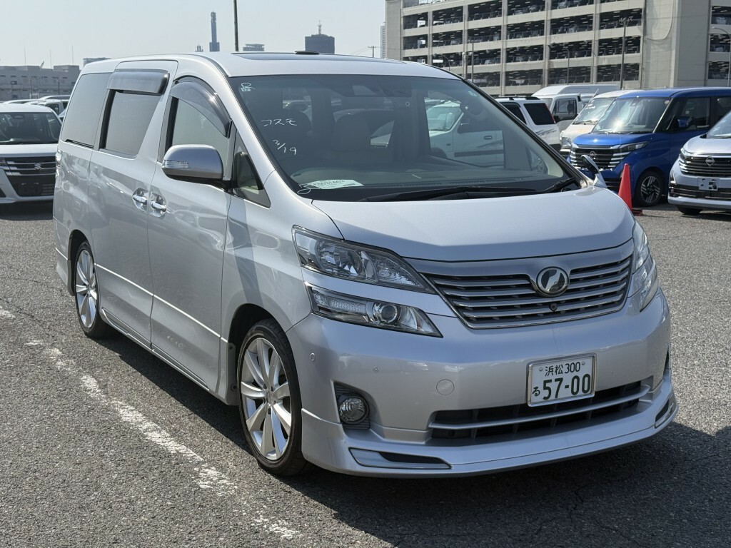 Toyota Vellfire 3.5V Leather Edition-cruise Control-sunrrofs-bodyk