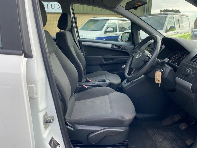 Vauxhall Zafira 1.8 16V Exclusiv Euro 5 CU64THF White #5