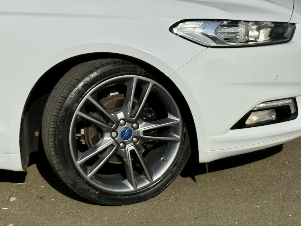 Ford Mondeo Hatchback 2.0 Tdci180 White #4