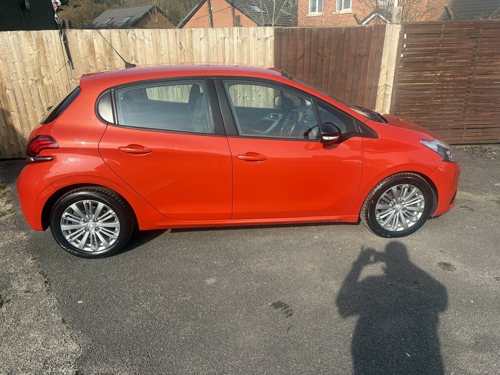 Peugeot 208 Hatchback 1.2 Puretech Active 2015 SK65KTV Orange #2